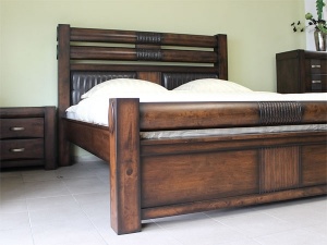 Кровать из массива 1